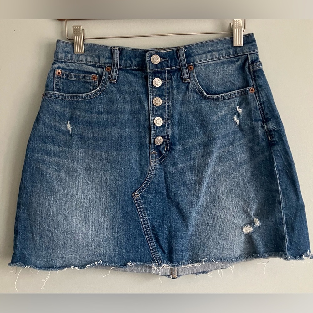 GAP Distressed Button-Front Denim Mini Skirt - Blue